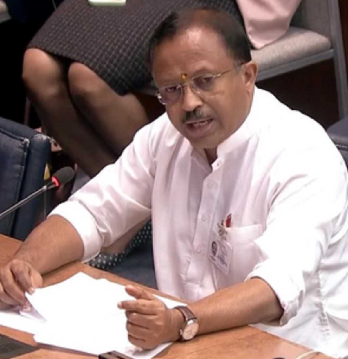 राहुल गांधी ने वायनाड को धोखा दिया, इसे अपने परिवार की संपत्ति बनाना चाहते हैं :वी. मुरलीधरन